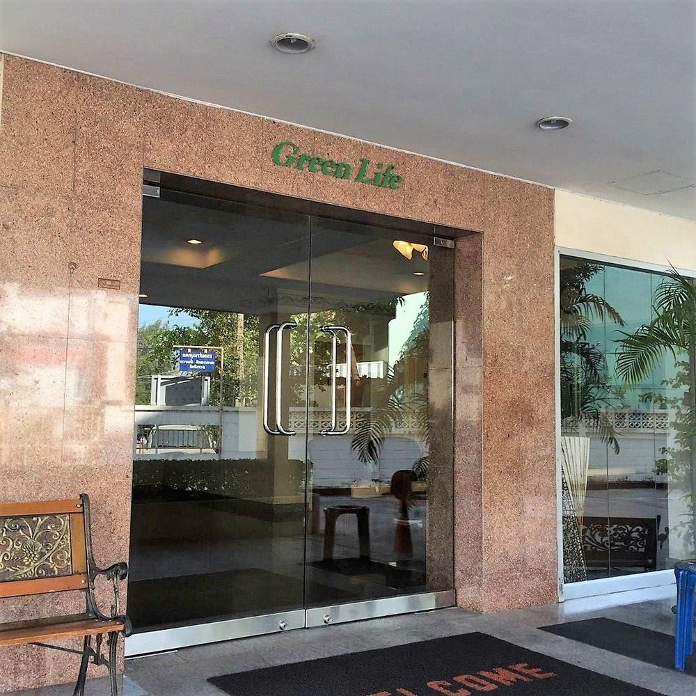 Green Life Sriracha Si Racha Exterior photo